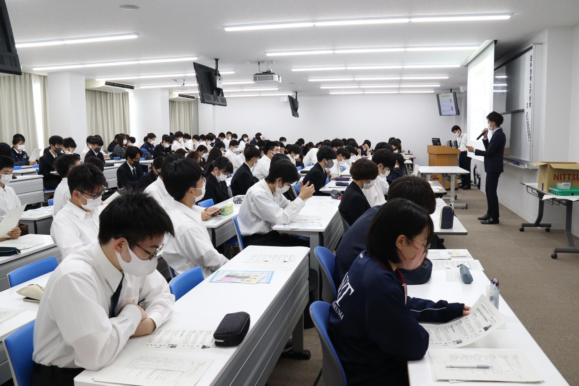 選挙講義を受ける