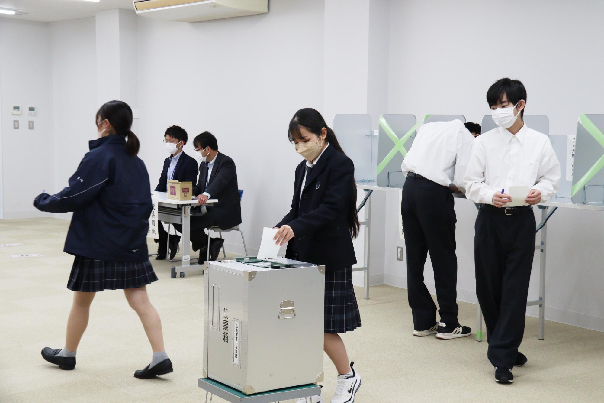 高専生の模擬投票