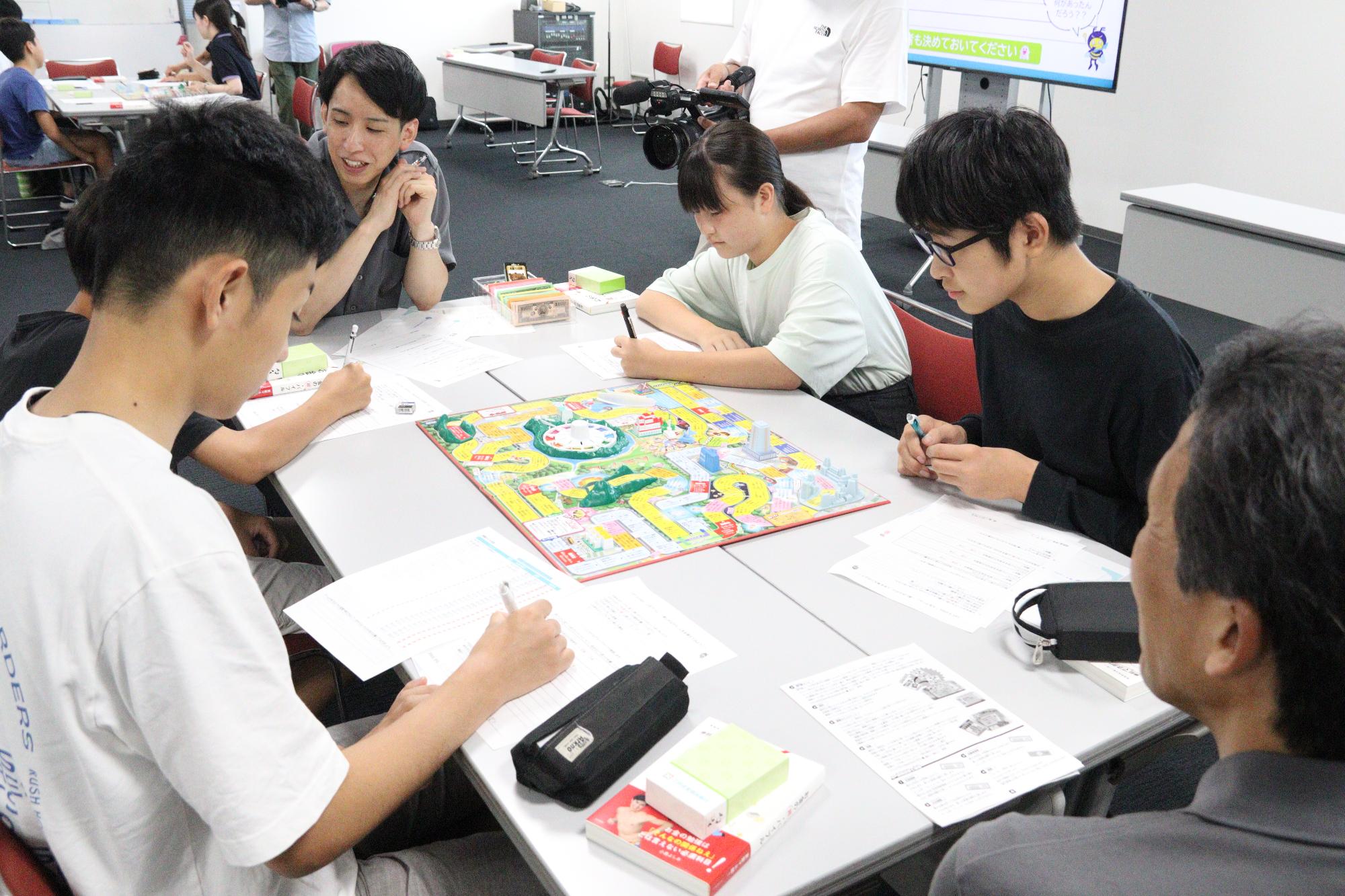 金融の知識を深める「みとよマネー部」特別イベント・発表会を開催！