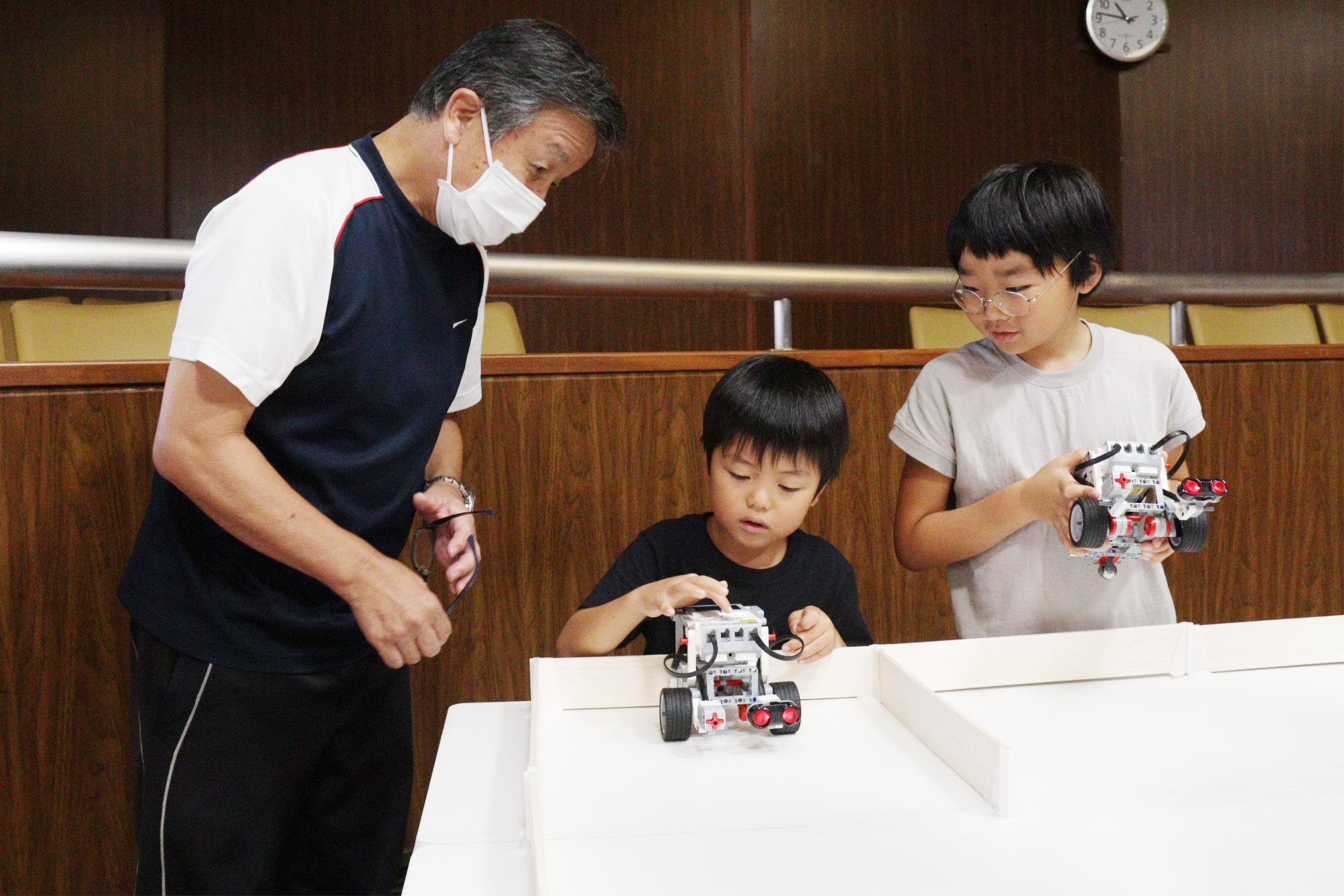 プログラミングでロボットを操作