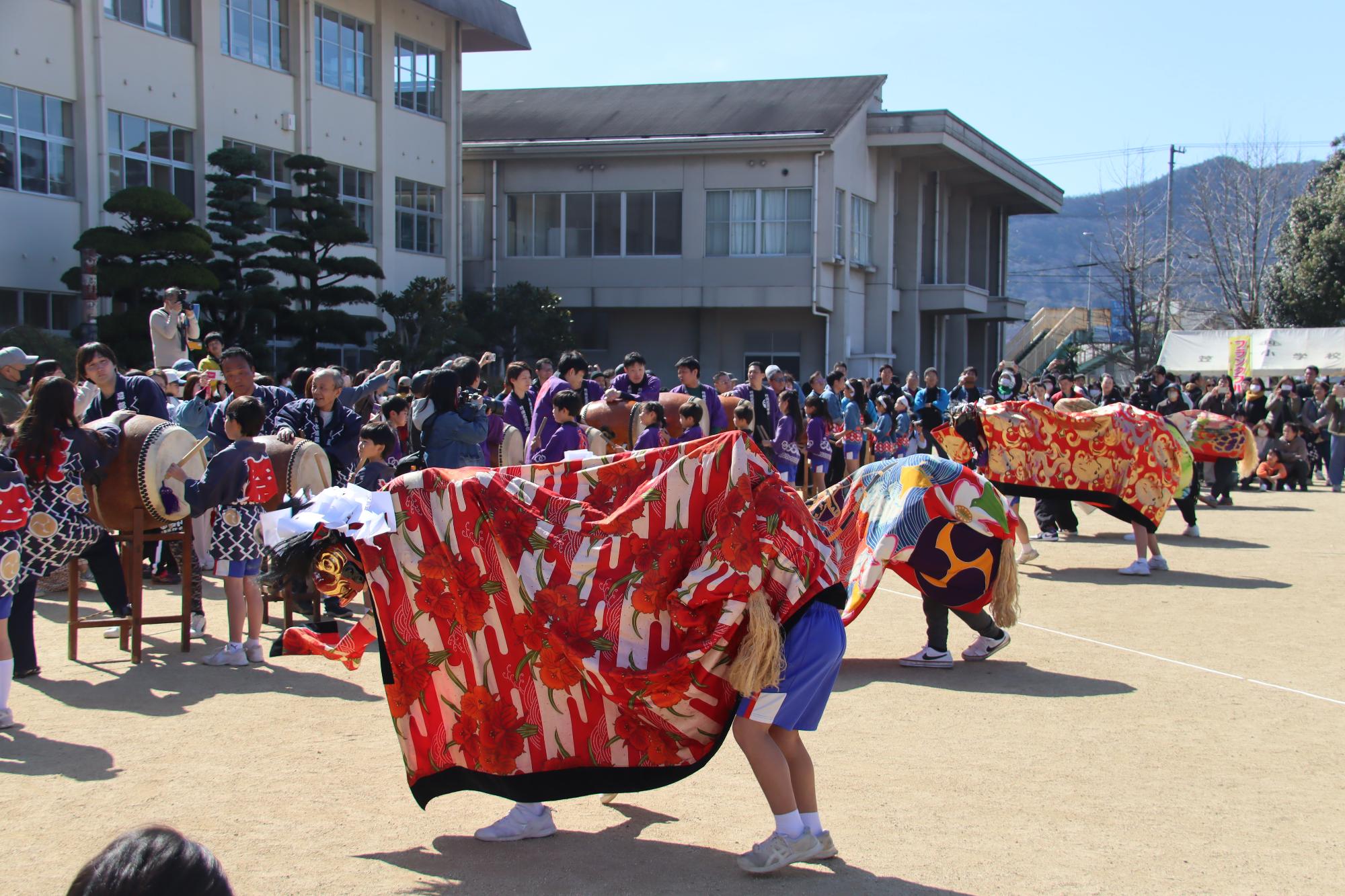 笠田地区の4つの獅子連による一斉演舞