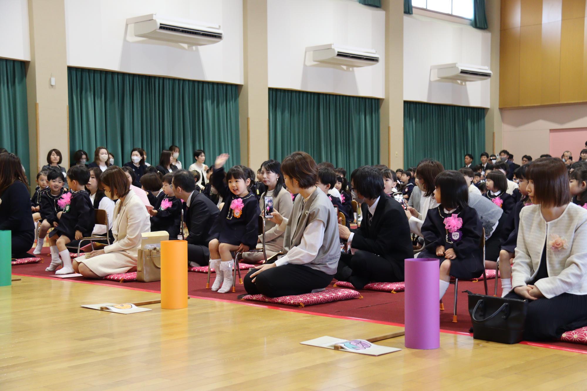 名前を呼ばれたら元気に「はいっ！」