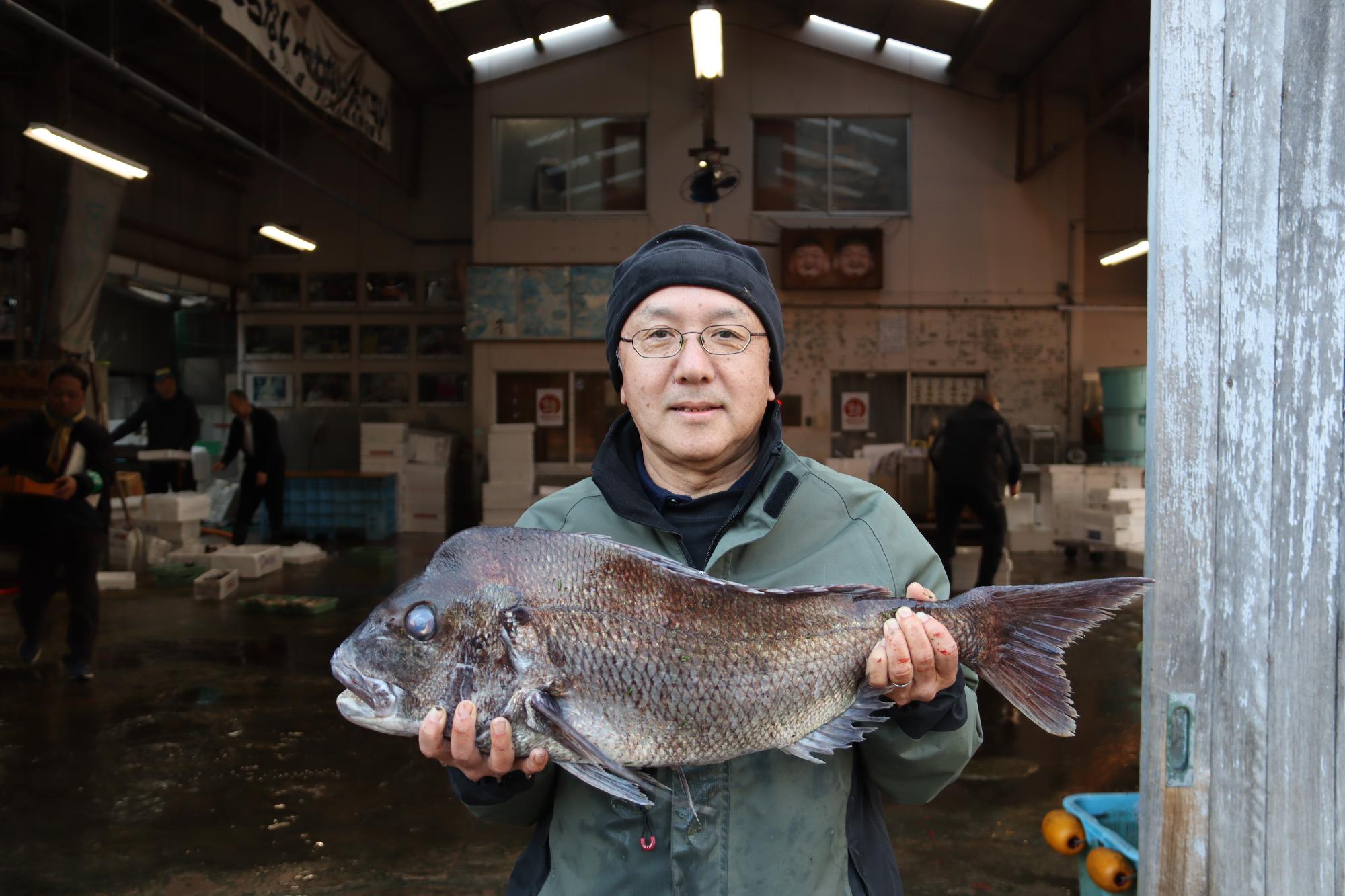 重さ4.4キロ、体調72センチの初鯛