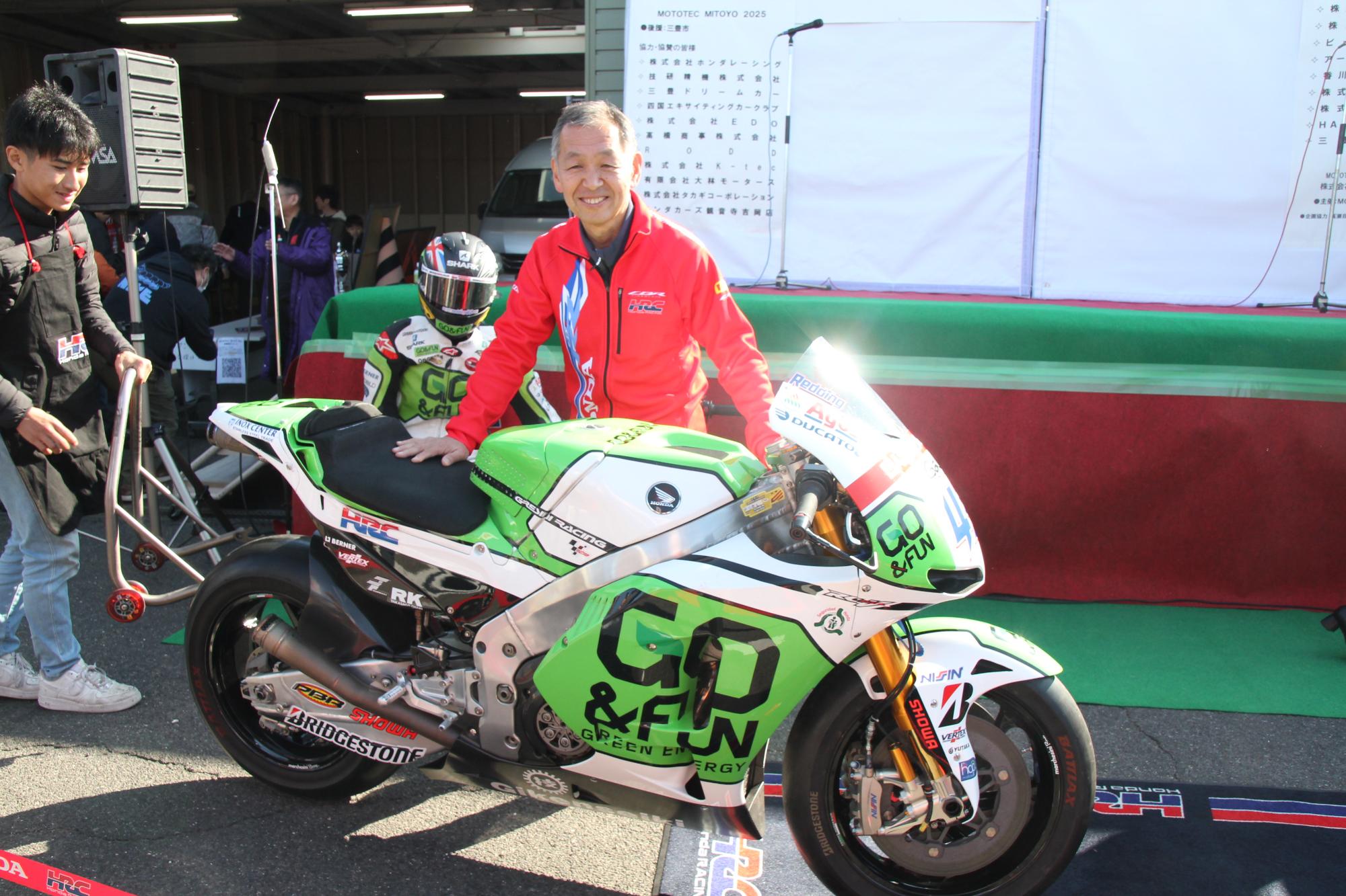 株式会社ホンダ・レーシング エキスパートエンジニアの佐藤さんとRCV