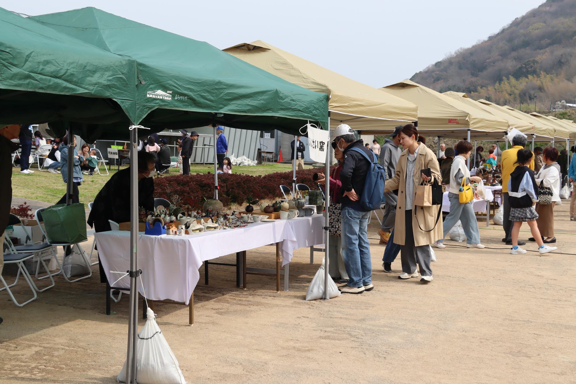 たくさんの窯元もズラリと並ぶ