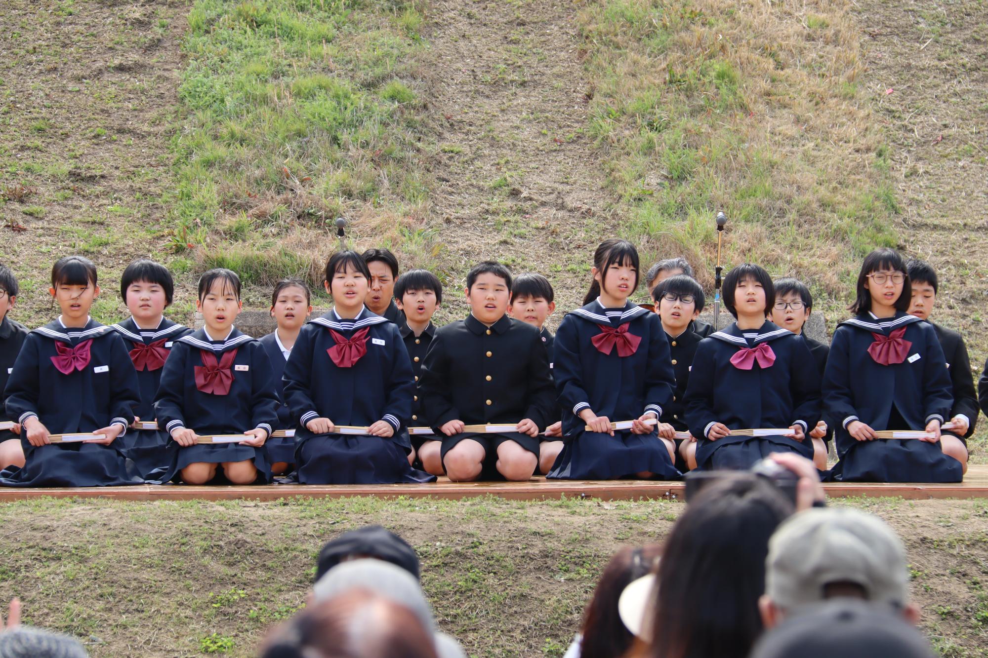 吉津小学校信6年生による連吟