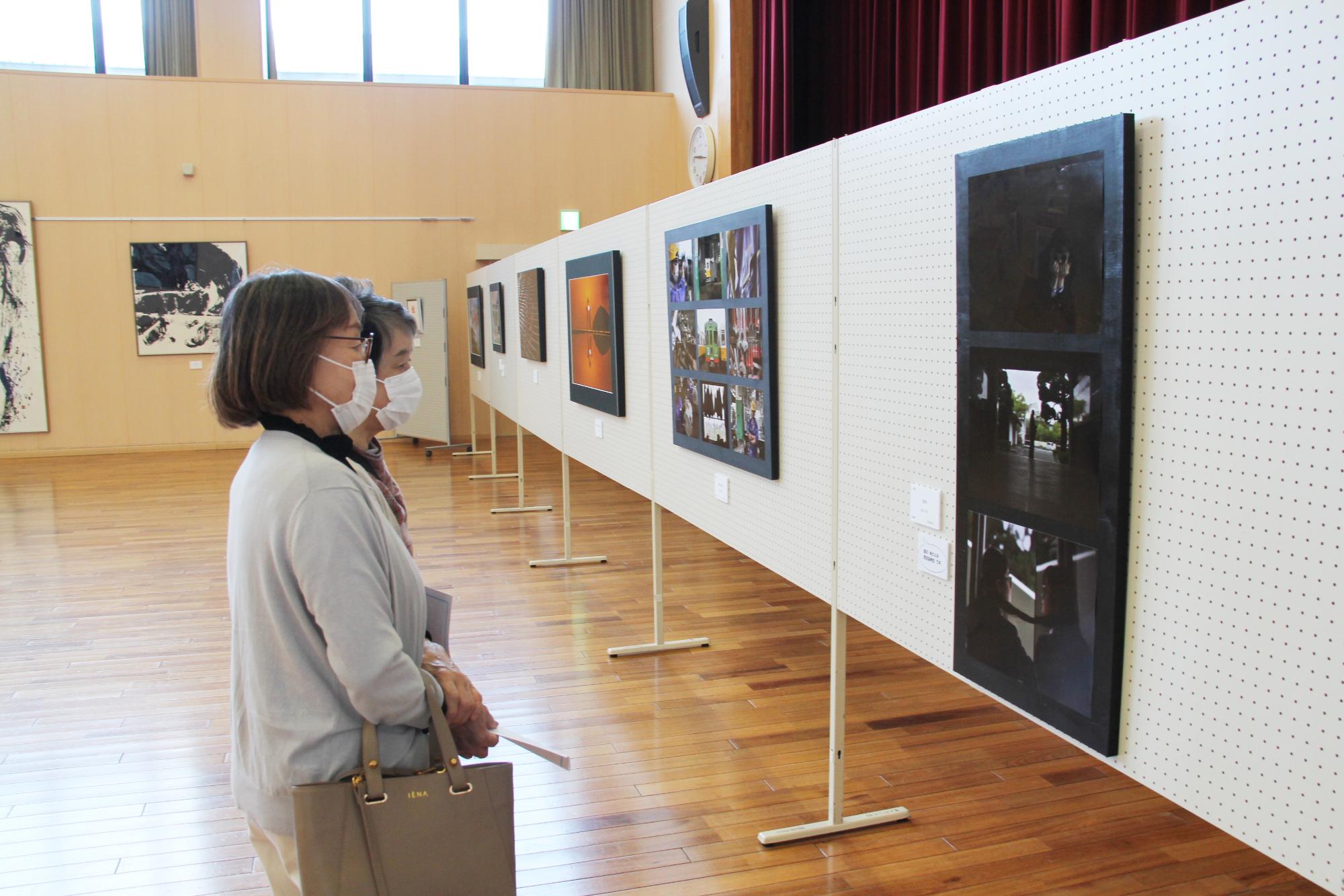 県展観覧者