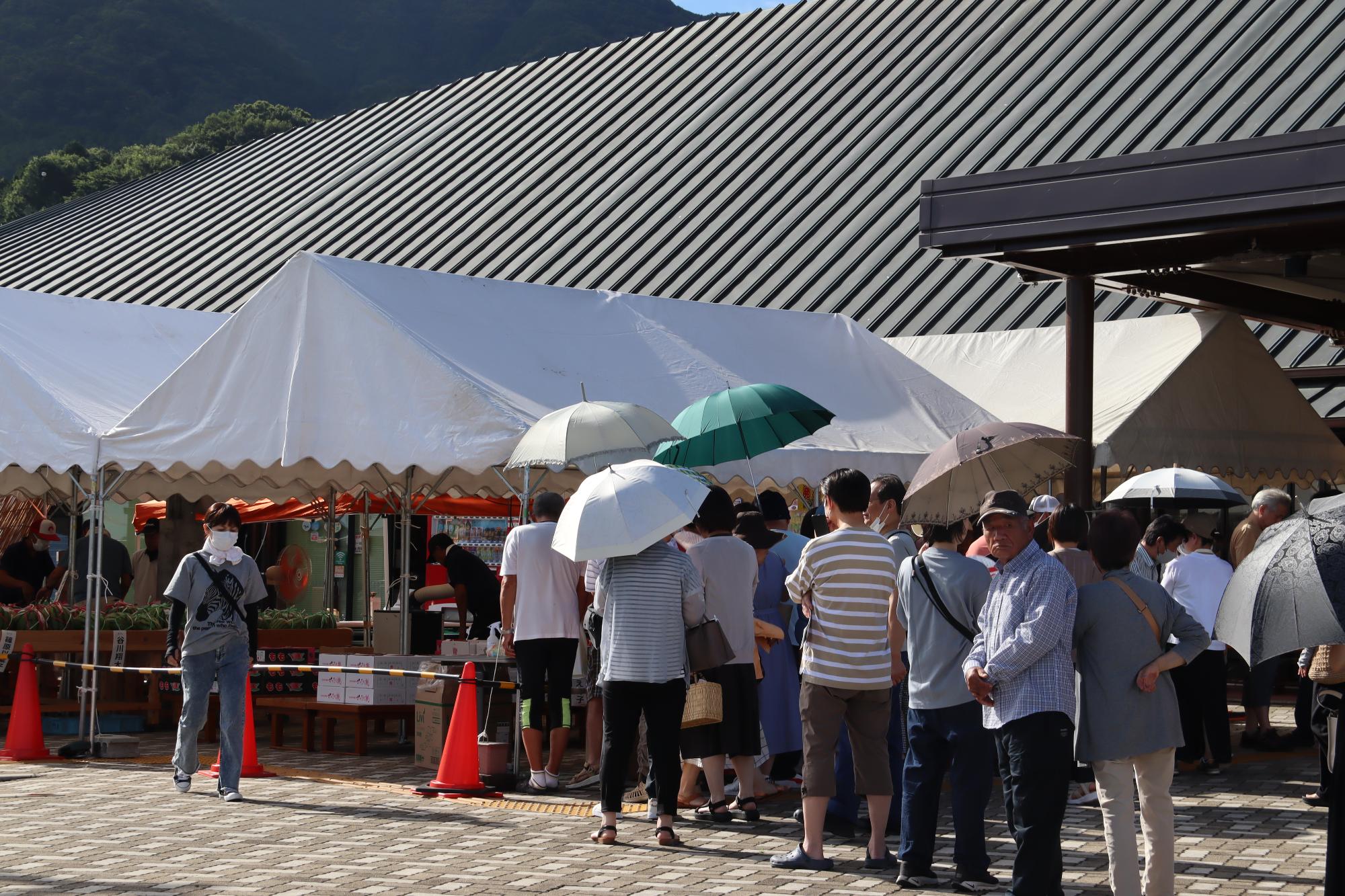 オープン前から行列