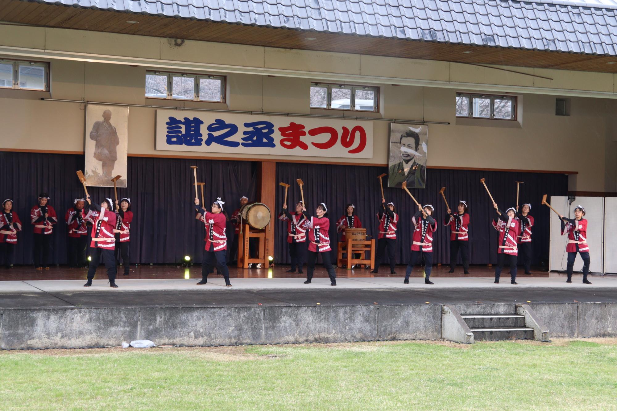 桜の舞うなか諶之丞まつりを開催