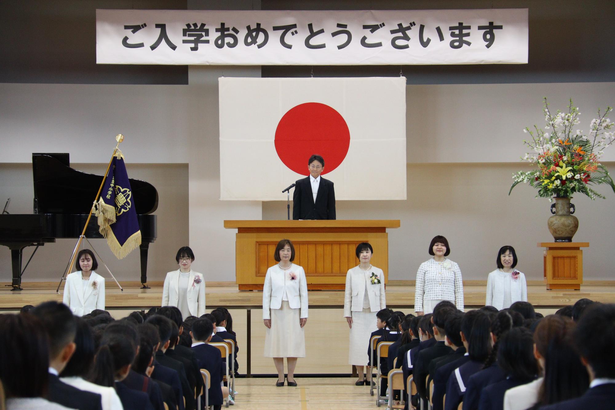 担任の先生たちが紹介されました