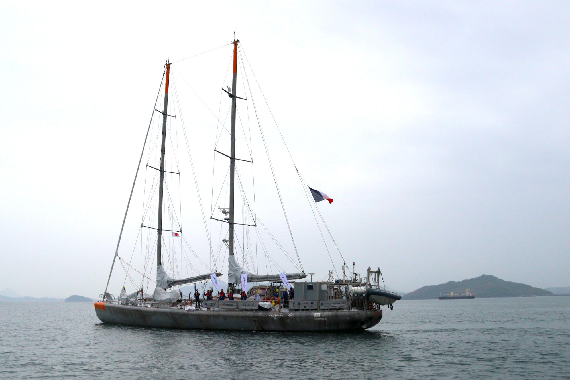 フランスの科学探査船「タラ号」が粟島へ来島