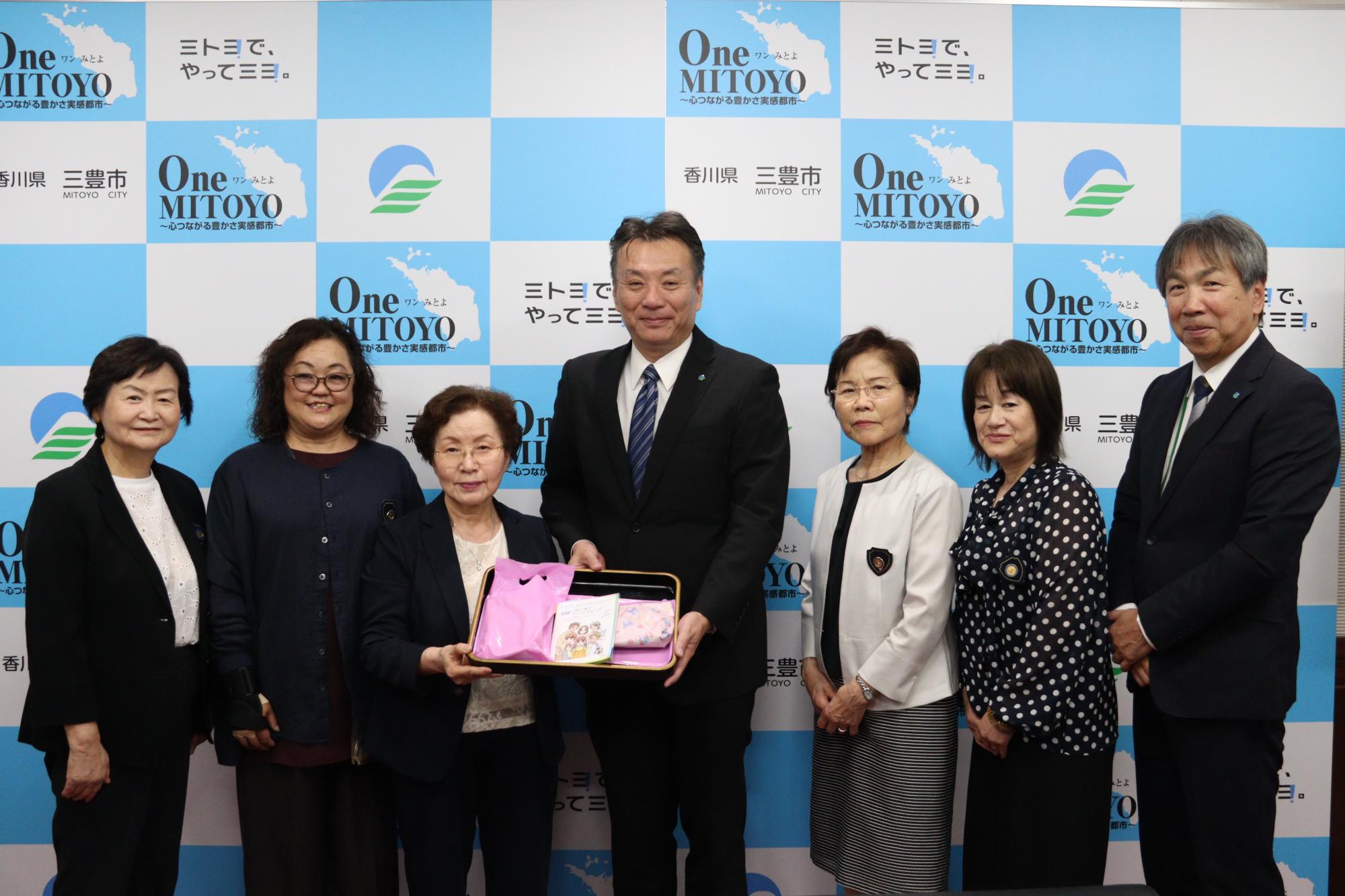 国際ソロプチミスト観音寺から生理用品などが寄贈