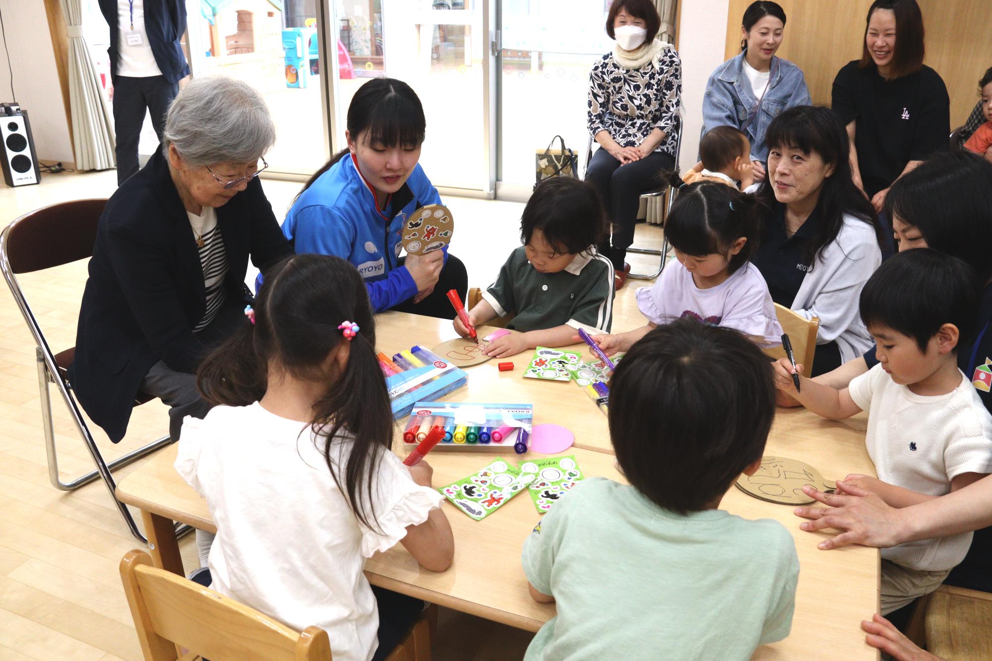 松崎さんや張本選手と一緒にマイラケットを作成