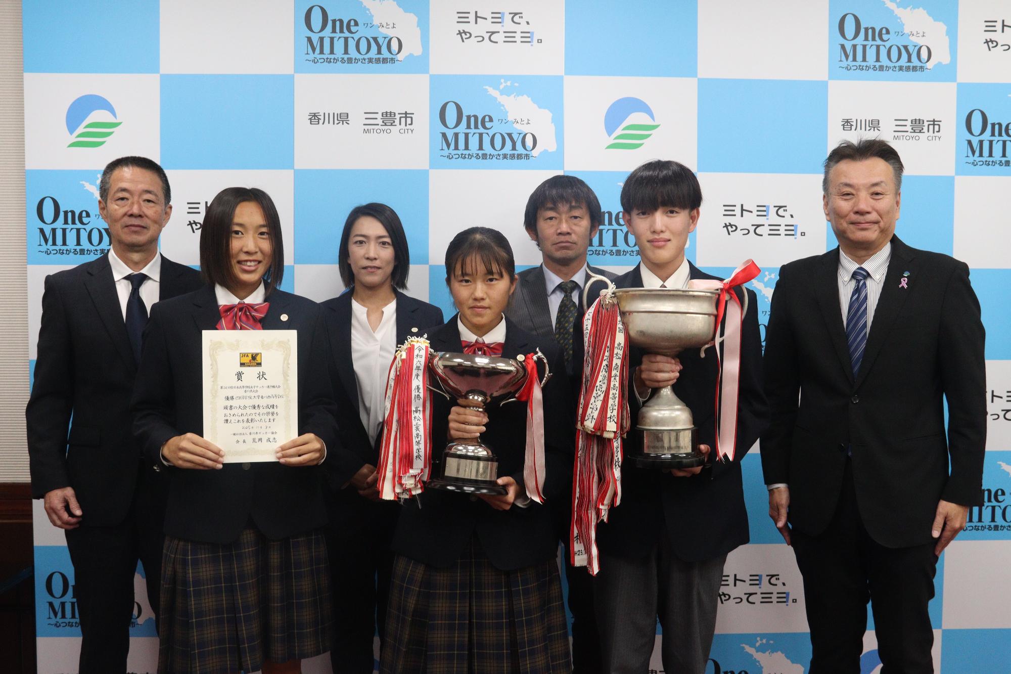 全国大会に出場する香川西高等学校の代表生徒