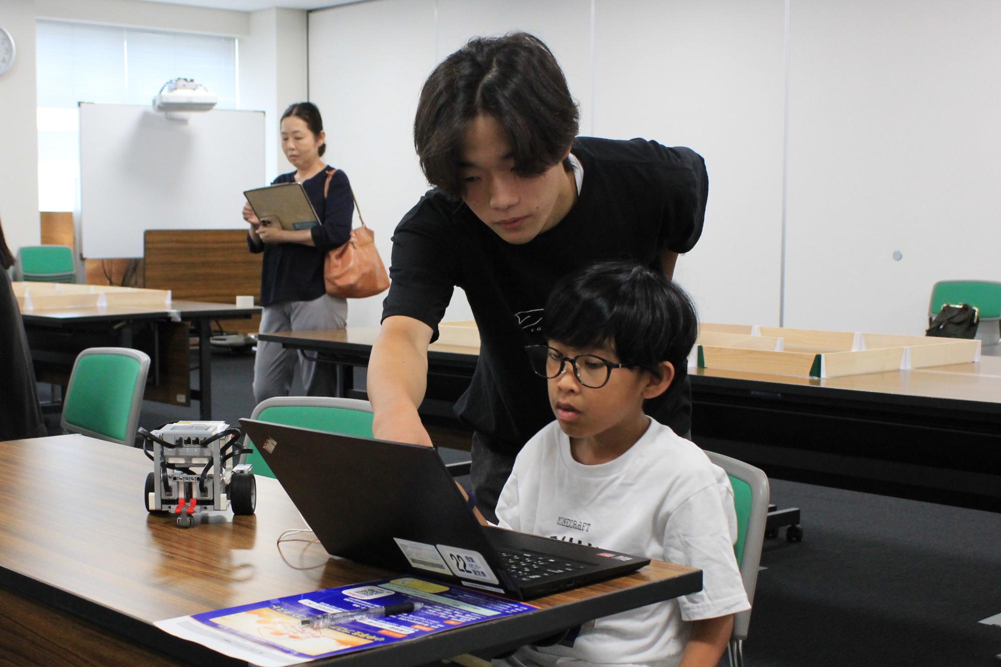 プログラミングで自在にロボットを動かそう