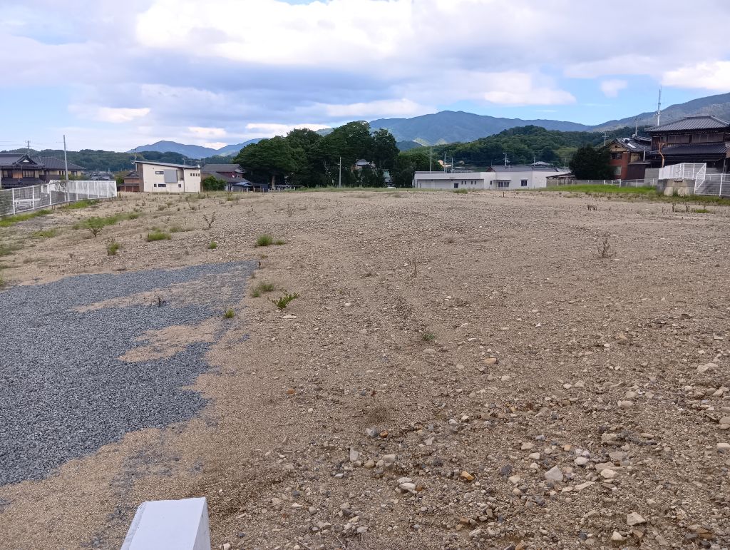 財田中小学校跡地（北西側より撮影）